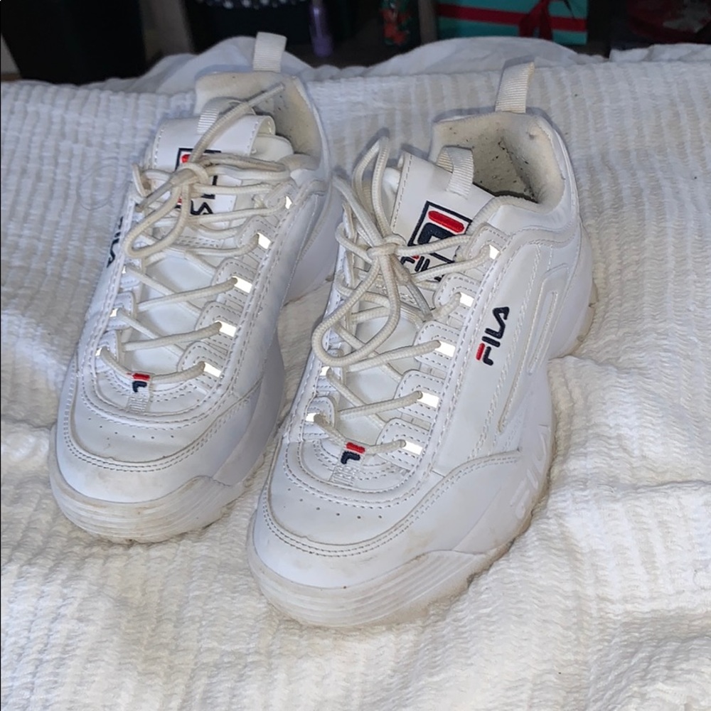 FILA SNEAKERS WHITE *WORN 4 TIMES